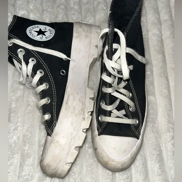 Converse Black and White Low Top Sneakers - Picture 1 of 4